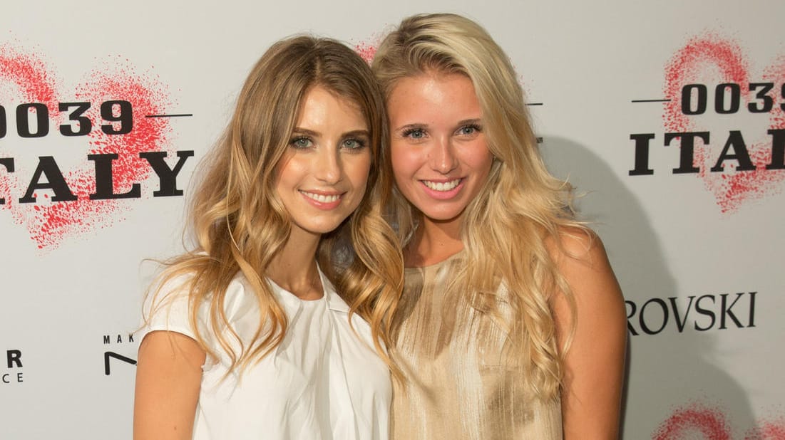 EM-Pause für Cathy Hummels (links) und Scarlett Gartmann auf der Berliner Fashion Week. EM-Pause für Cathy Hummels (links) und Scarlett Gartmann auf der Berliner Fashion Week.