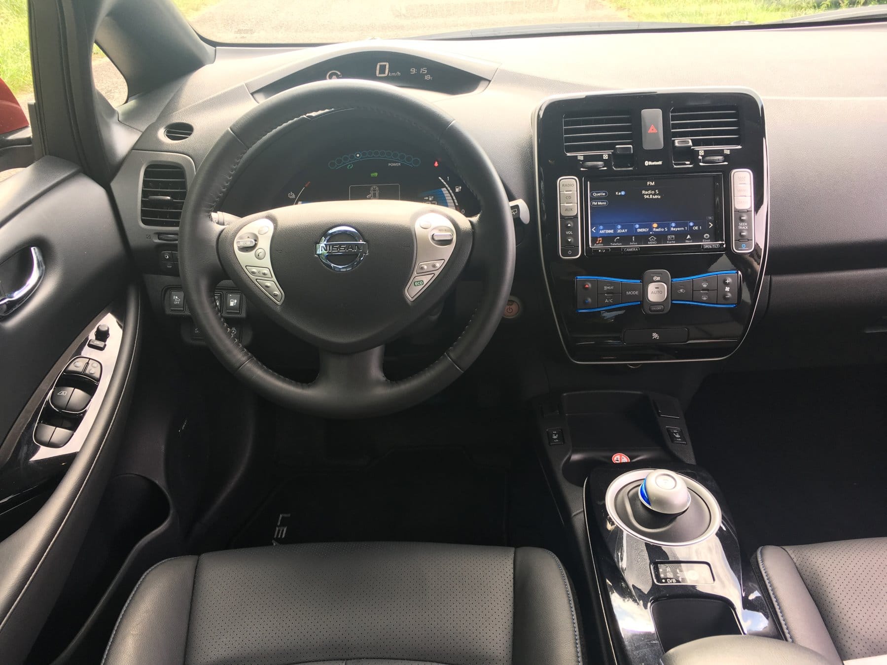 Der Nissan-Stromer unterscheidet sich im Innenraum wenig von Verbrenner-Modellen.