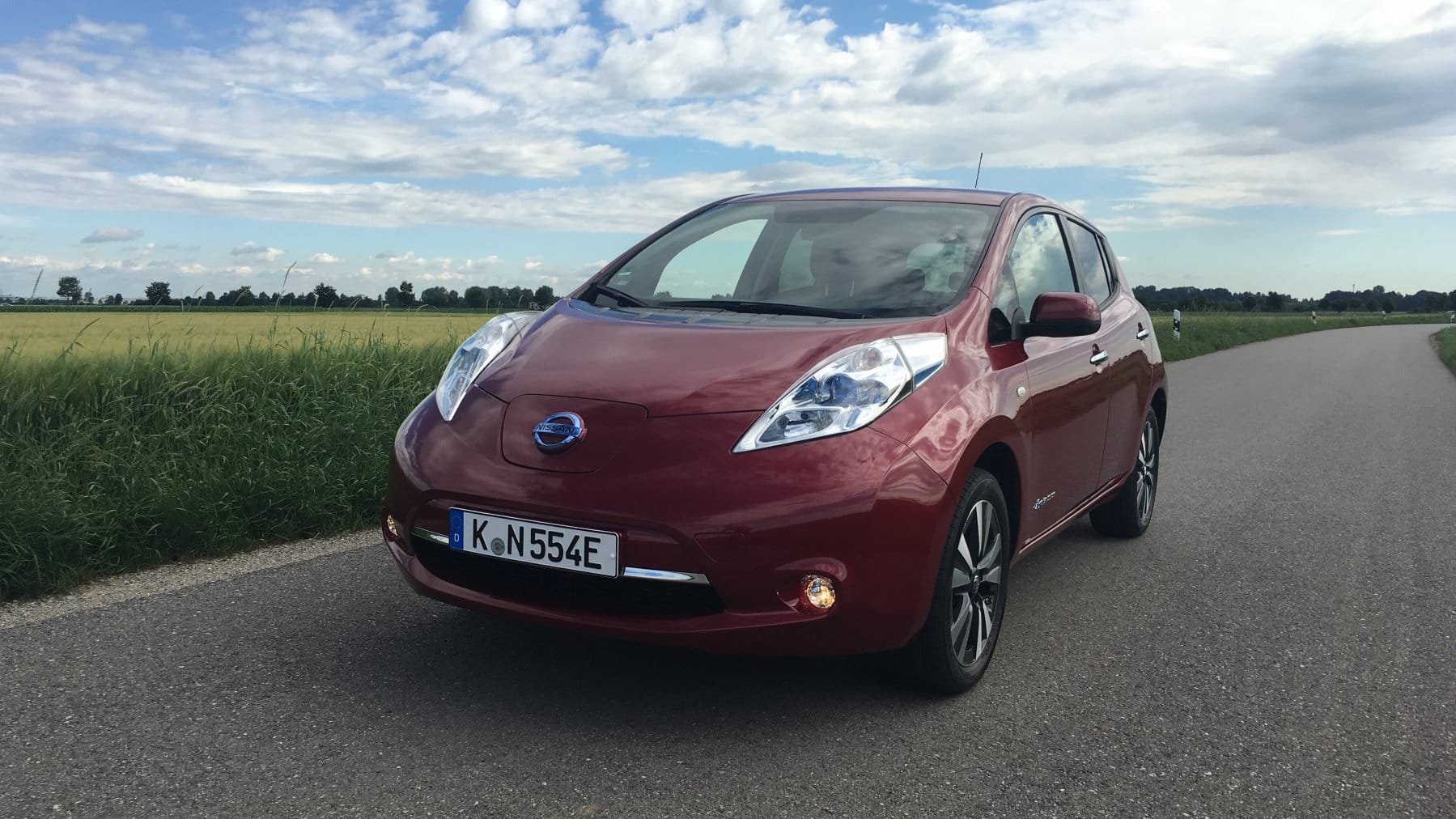 Nissan hat den Leaf überarbeitet und ihm einen größeren Akku spendiert.