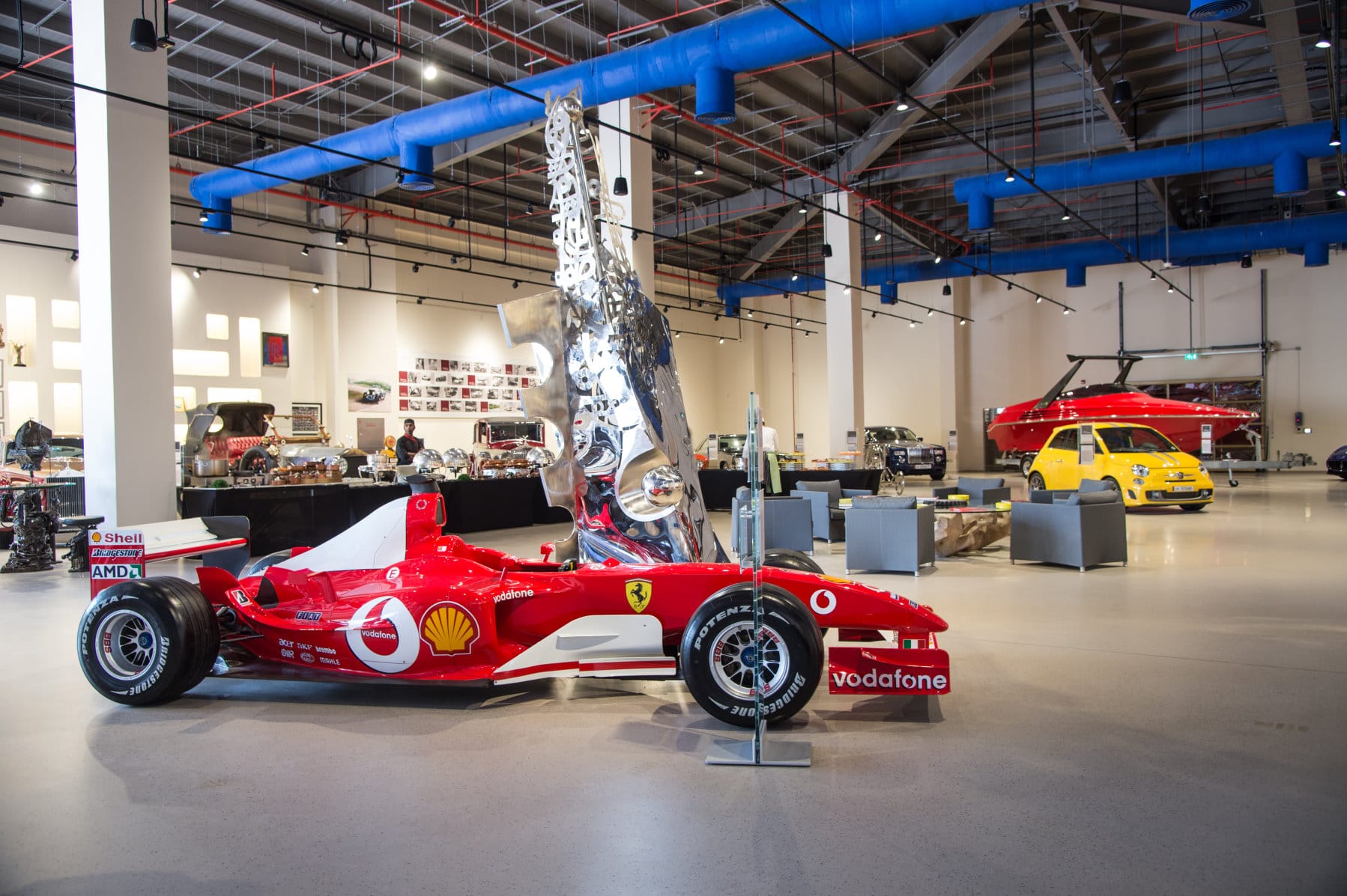 Auch ein Formel-1-Bolide von Ferrari darf in der Sammlung nicht fehlen.