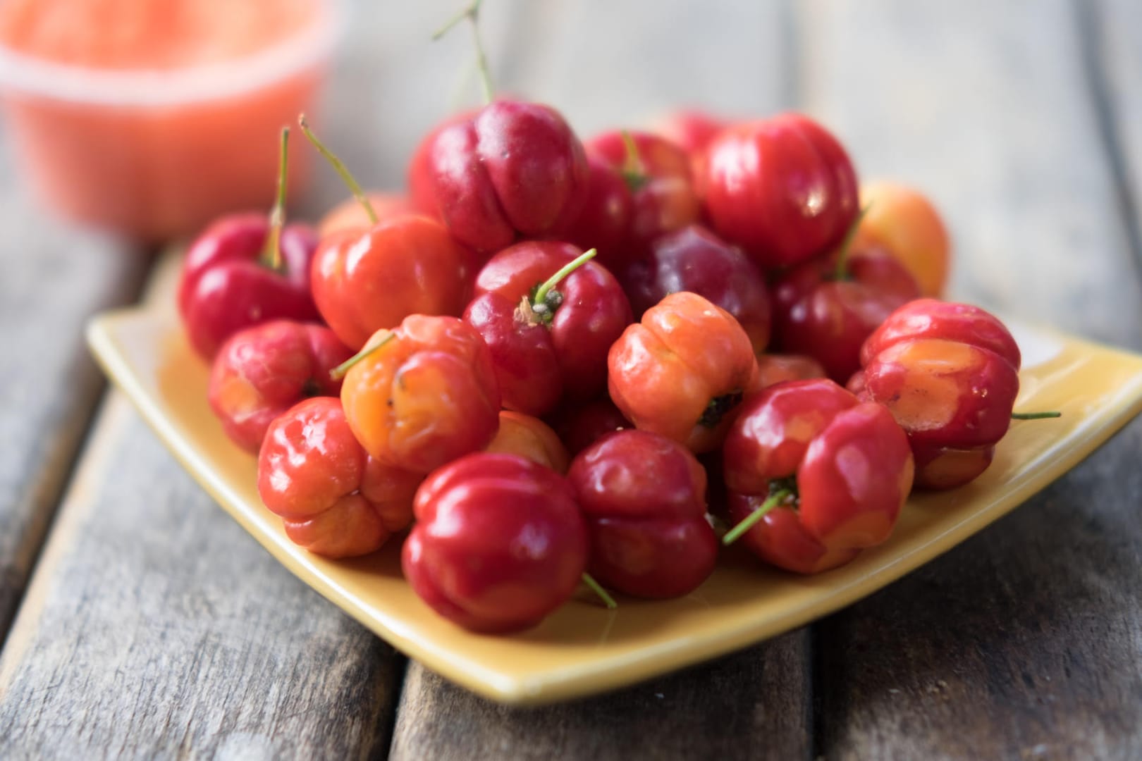 Acerola Kirschen sind bei uns leider nicht in roher Form erhältlich.