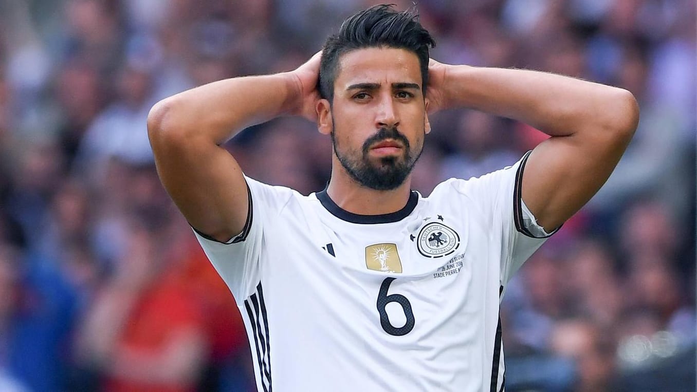 Sami Khedira und der deutschem Nationalmannschaft droht gegen Italien das EM-Aus. Sami Khedira und der deutschem Nationalmannschaft droht gegen Italien das EM-Aus.