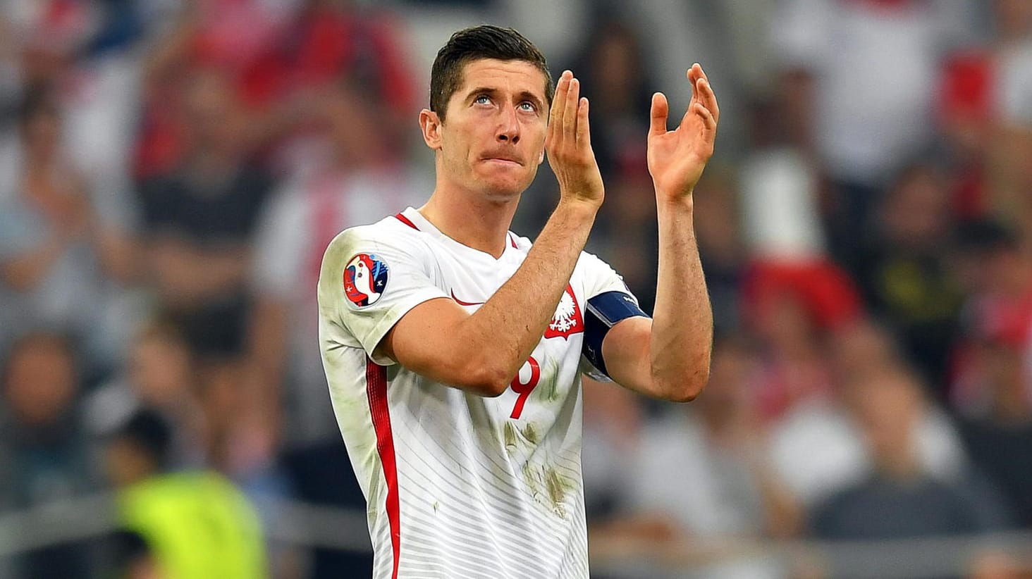 Robert Lewandowski findet tröstende Worte für seinen Nationalmannschaftskollegen Jakub Blaszczykowski.