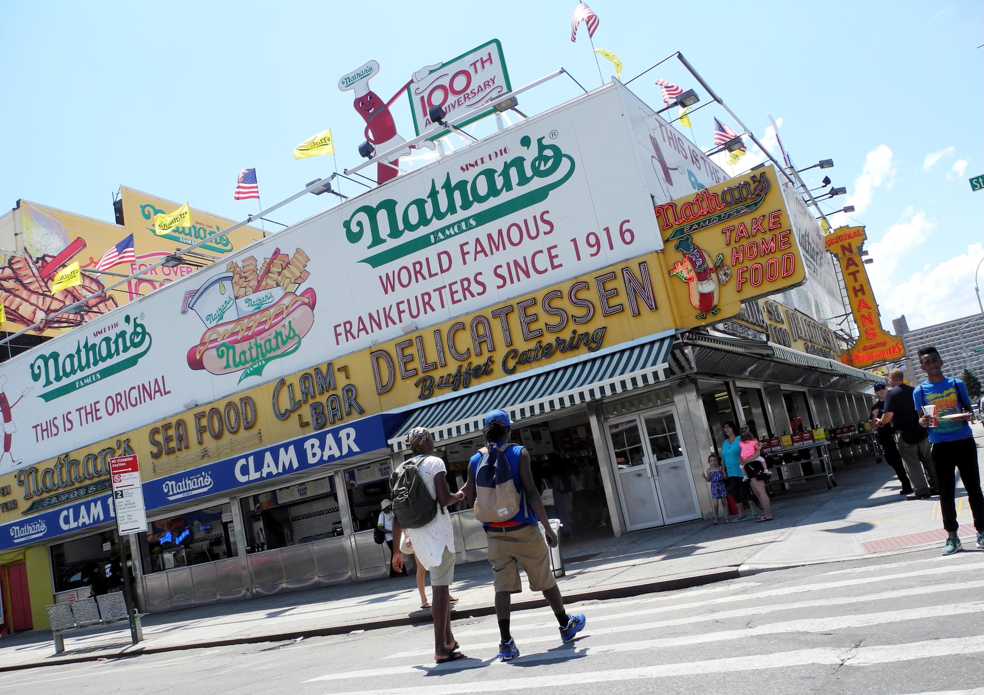 Nathan's Restaurant im Yorker Stadtteil Coney Island heute: Kaum ein Gericht ist so sehr Sinnbild amerikanischer Fastfood-Kultur wie der Hotdog.