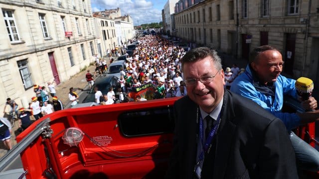 DFB-Präsident Reinhard Grindel glaubt, dass die Deutschen als Sieger vom Spielfeld gehen. DFB-Präsident Reinhard Grindel glaubt, dass die Deutschen als Sieger vom Spielfeld gehen.