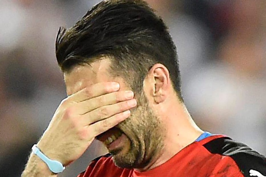 Gianluigi Buffon kann die Tränen nicht zurückhalten.