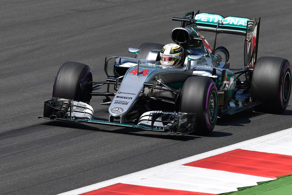 Lewis Hamilton in seinem Mercedes.