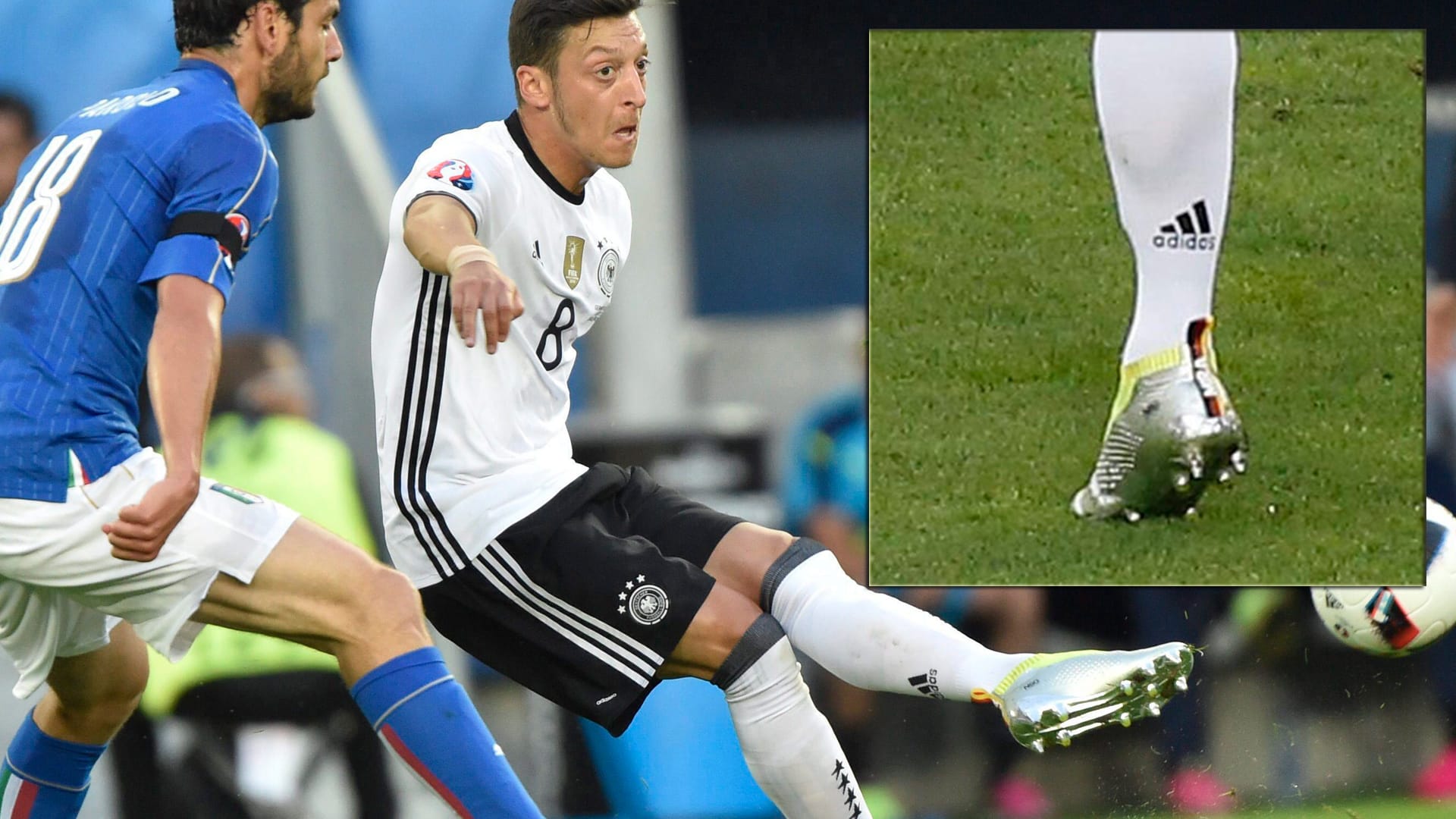 Mesut Özil überrascht mit einem Frauennamen auf dem Schuh.