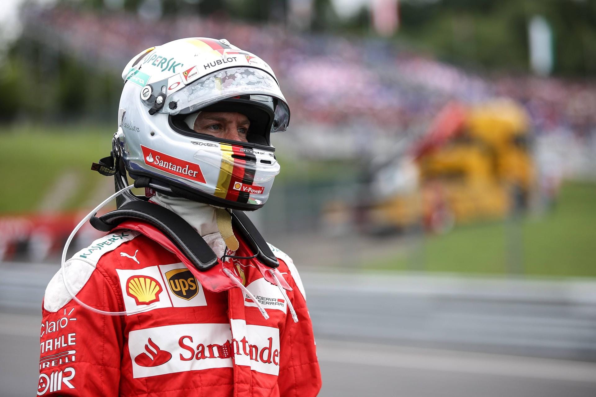 Leerer Blick: Sebastian Vettel hadert mit seinem bitteren Ausfall in Spielberg.