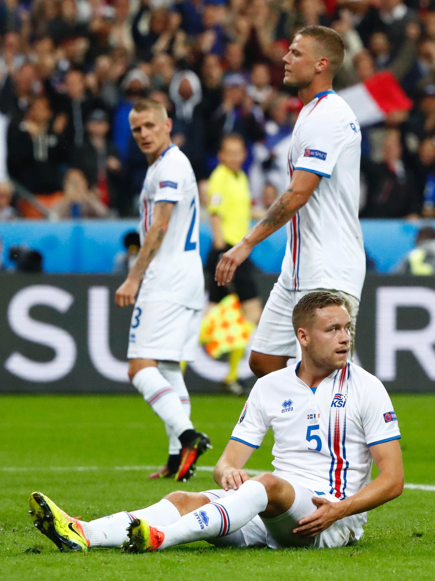 In der 84. Minute verkürzt dann Bjarnasson noch auf 2:5, doch für mehr reicht es nicht. Mit sieben Treffern geht somit die bislang torreichste Partie der EM zu Ende. Gastgeber Frankreich trifft im Halbfinale auf die DFB-Elf, Island fährt nach Hause.