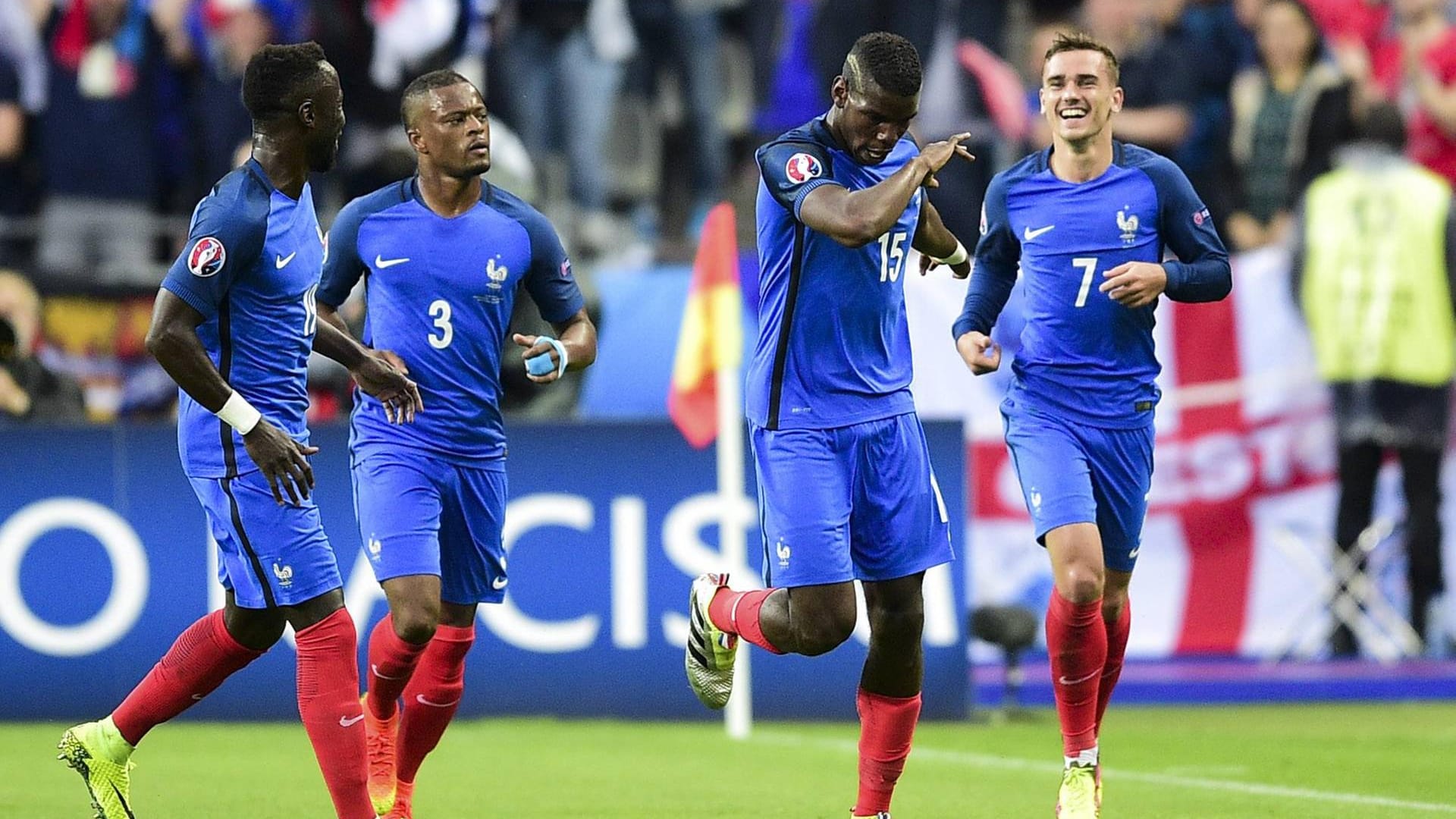 Paul Pogba (Mitte) und seine Teamkollegen fordern nun Deutschland im EM-Halbfinale.