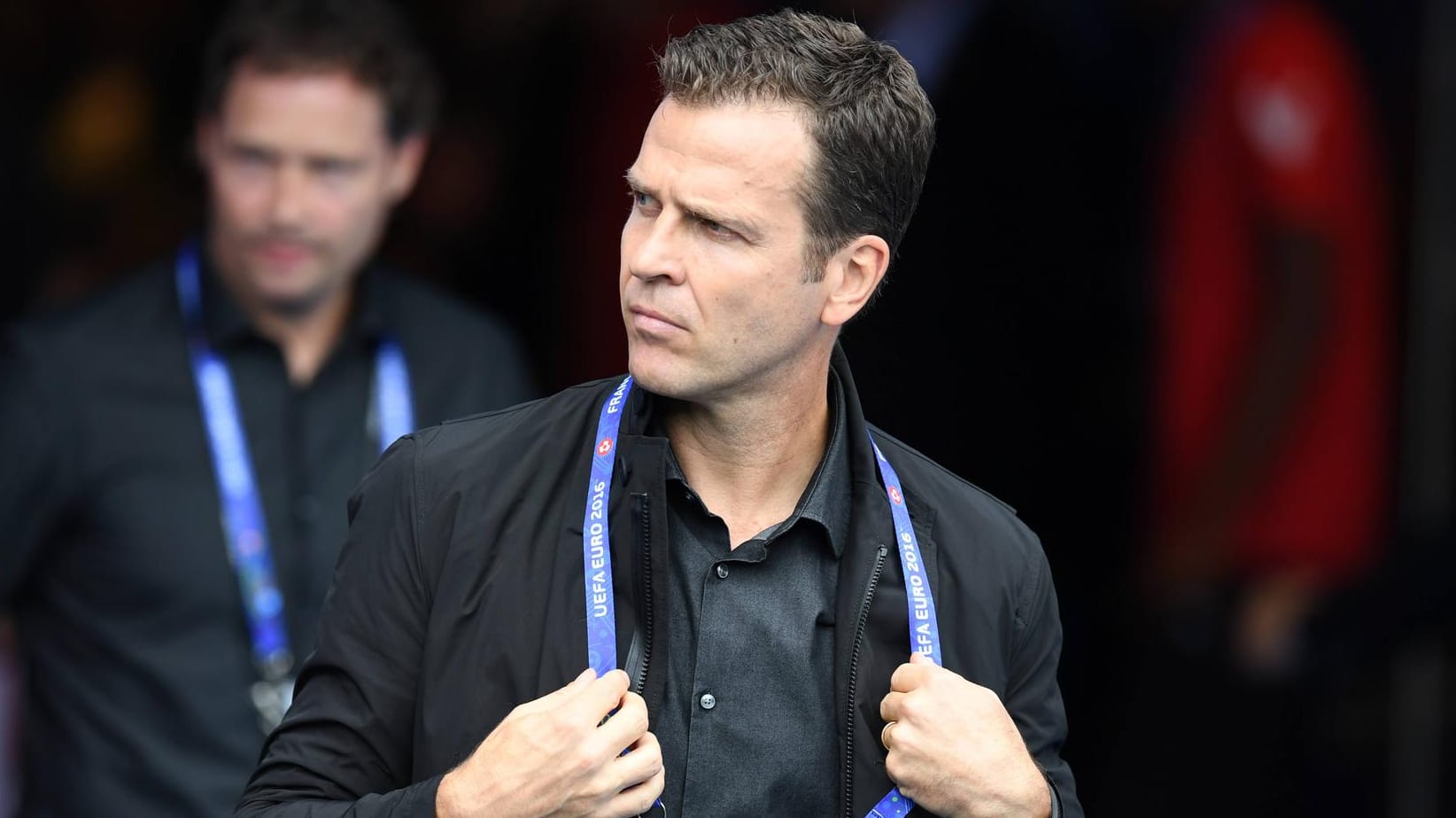 DFB-Teammanager Oliver Bierhoff watscht Mehmet Scholl verbal ab. DFB-Teammanager Oliver Bierhoff watscht Mehmet Scholl verbal ab.