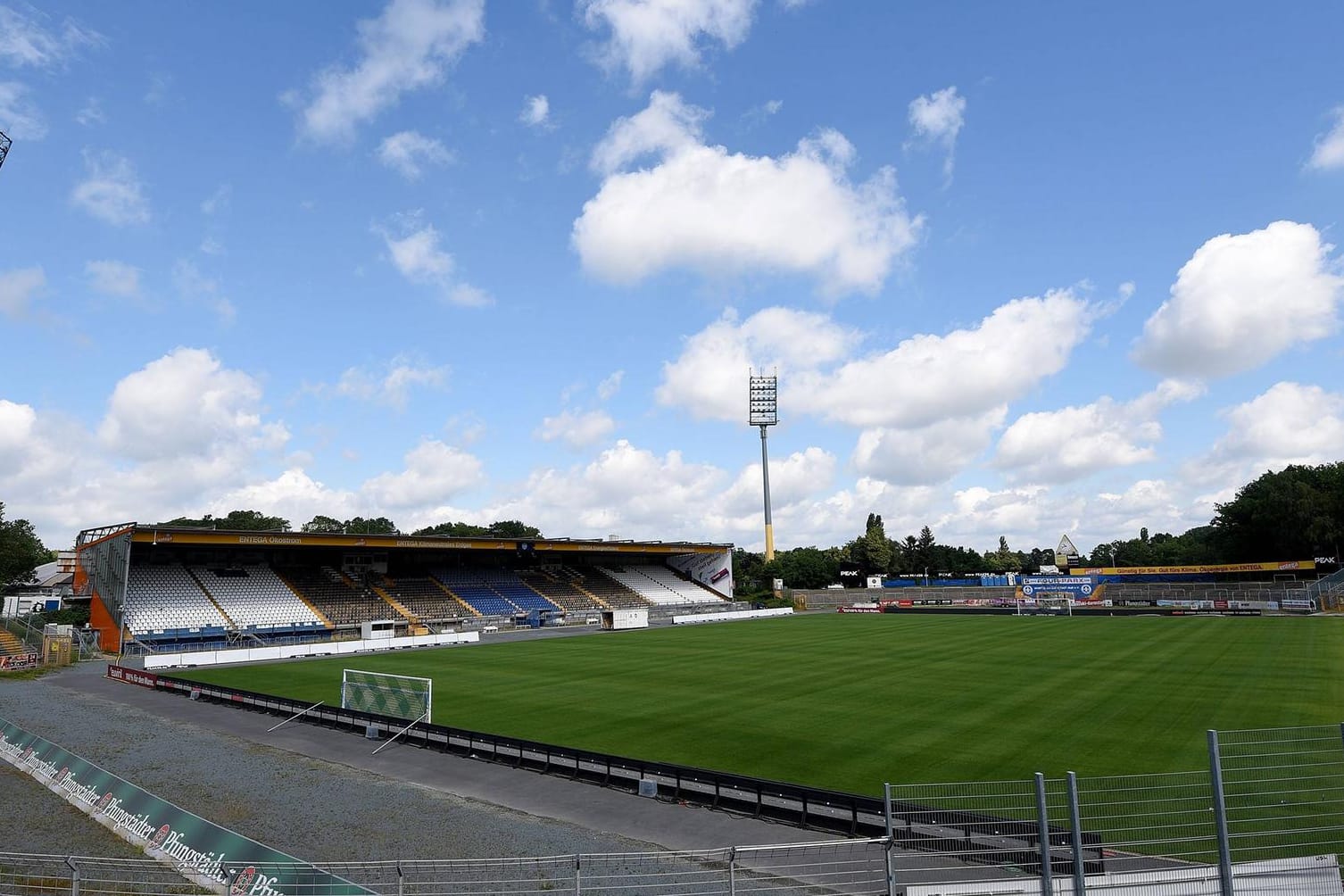 Marode Arena: Die Tage des SV Darmstadt 98 im traditionsreichen Böllenfalltor-Stadion könnten gezählt sein.