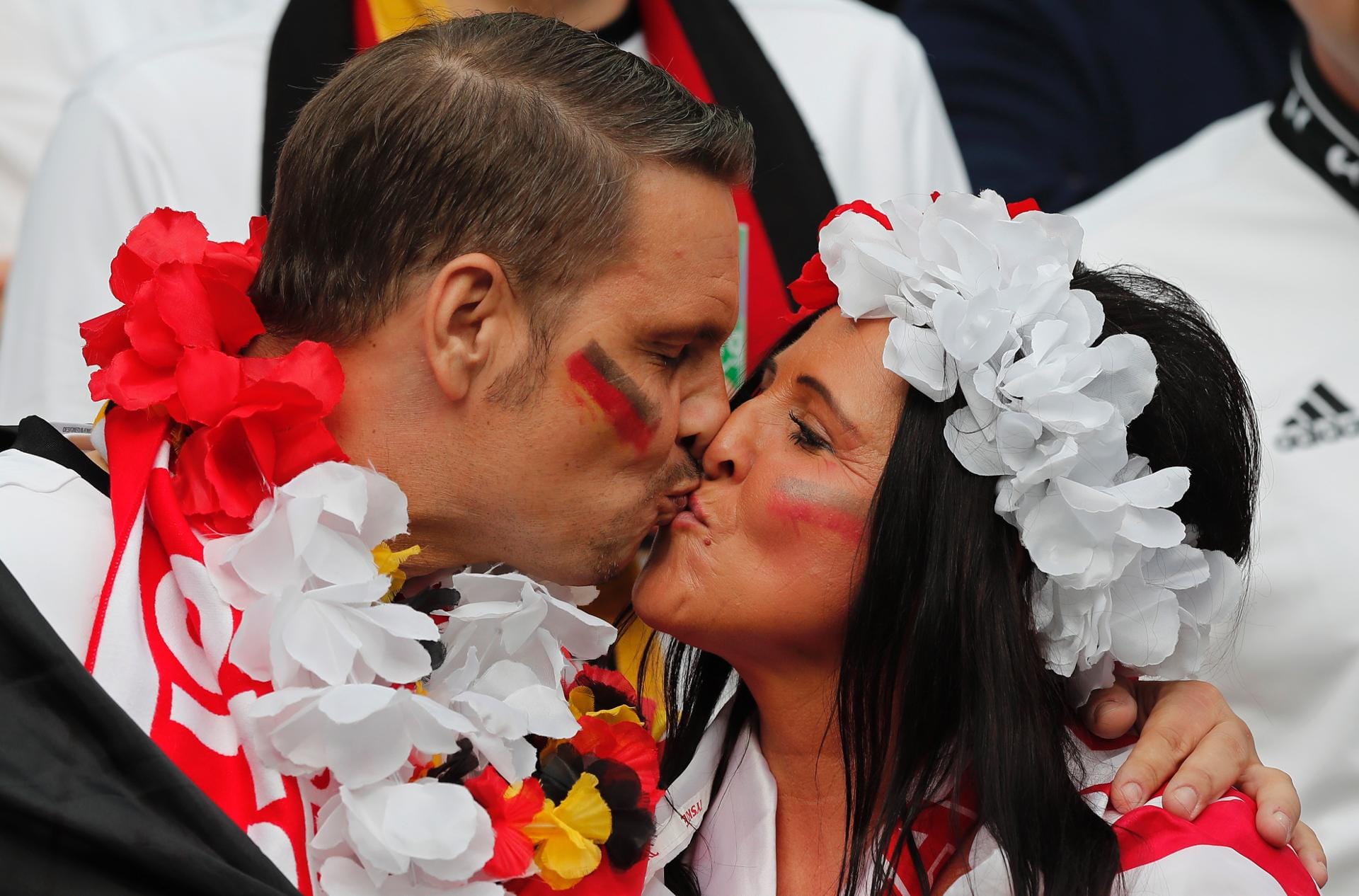 Auch zwischen deutschen und polnischen Fans wurden Küsse ausgetauscht.