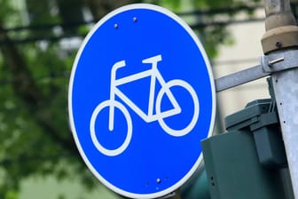 Das Zeichen 237 der Straßenverkehrsordnung: Dieser Weg ist nur für Radfahrer bestimmt.