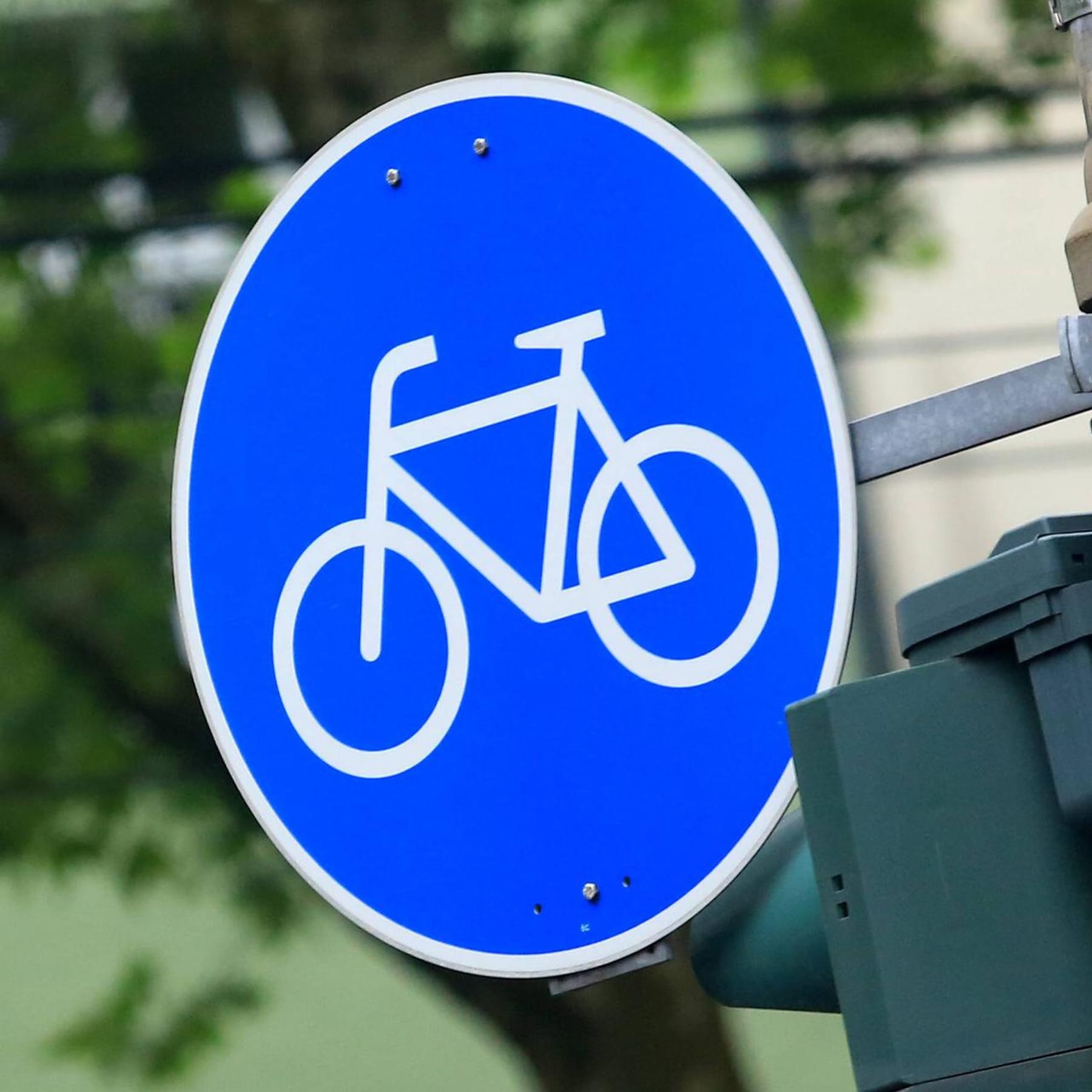 fahrrad auf geminamsen rad und fußweg links oder rechts