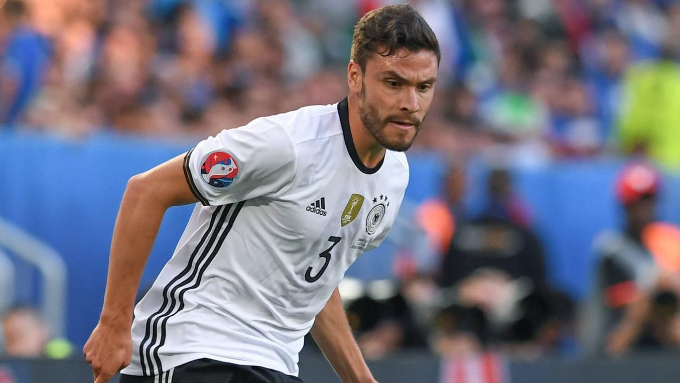 Deutschlands Linksverteidiger Jonas Hector steht auf dem Wunschzettel mehrerer Top-Klubs. Deutschlands Linksverteidiger Jonas Hector steht auf dem Wunschzettel mehrerer Top-Klubs.