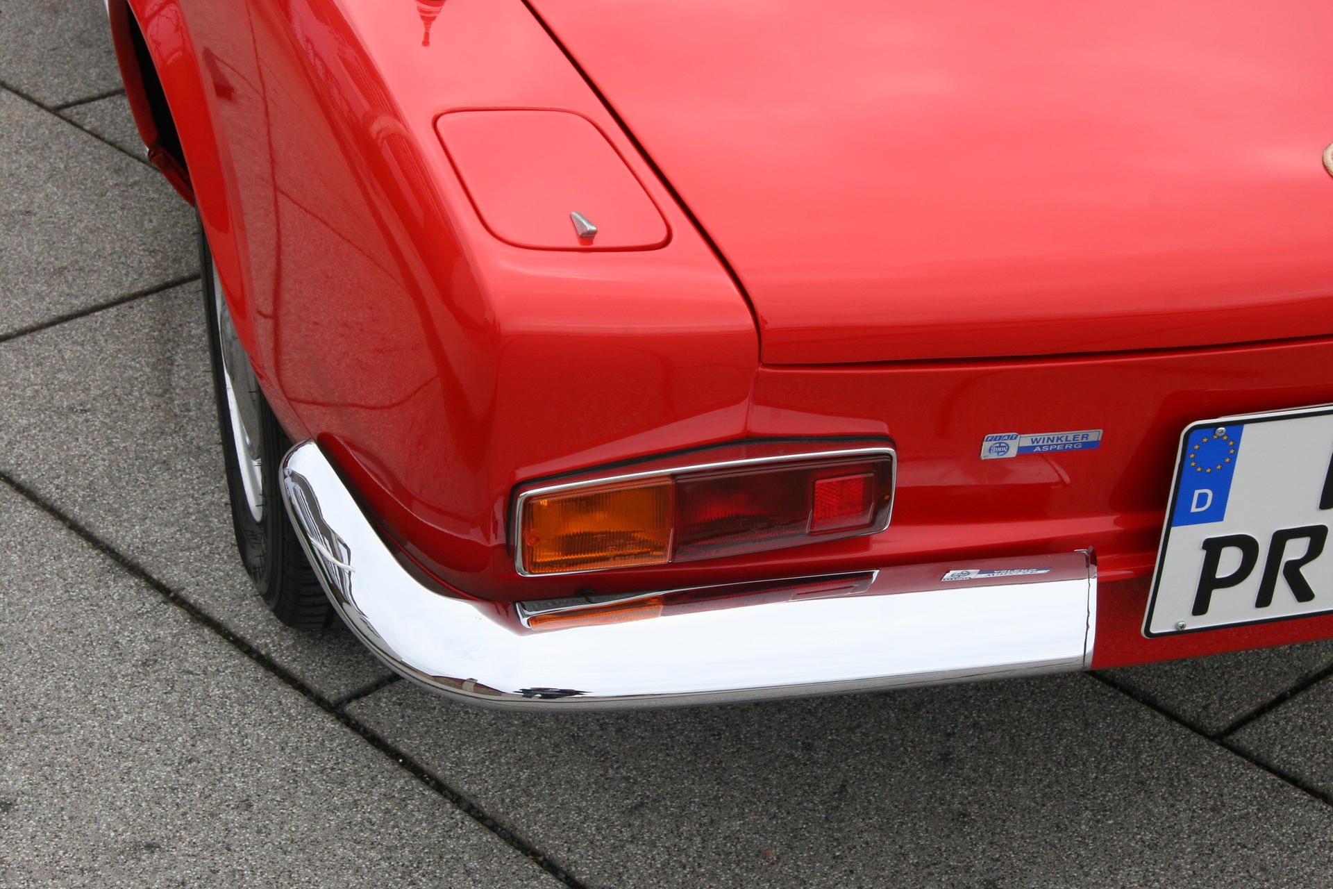 Das Schwalbenschwanz-Heck eines Fiat 124 Sport von 1969.