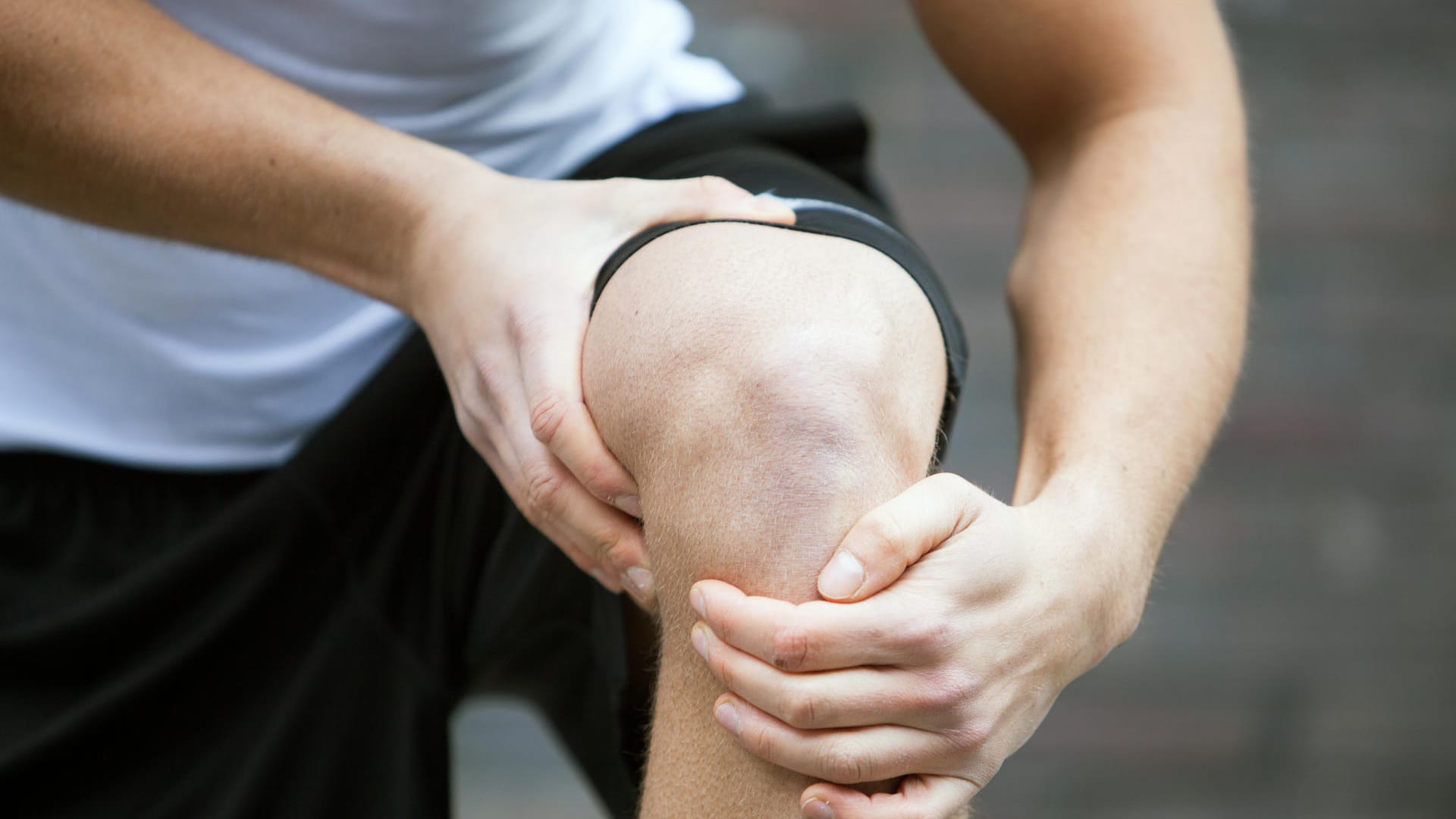 Holt man sich beim Sport Blessuren, hilft meist die PECH-Regel.