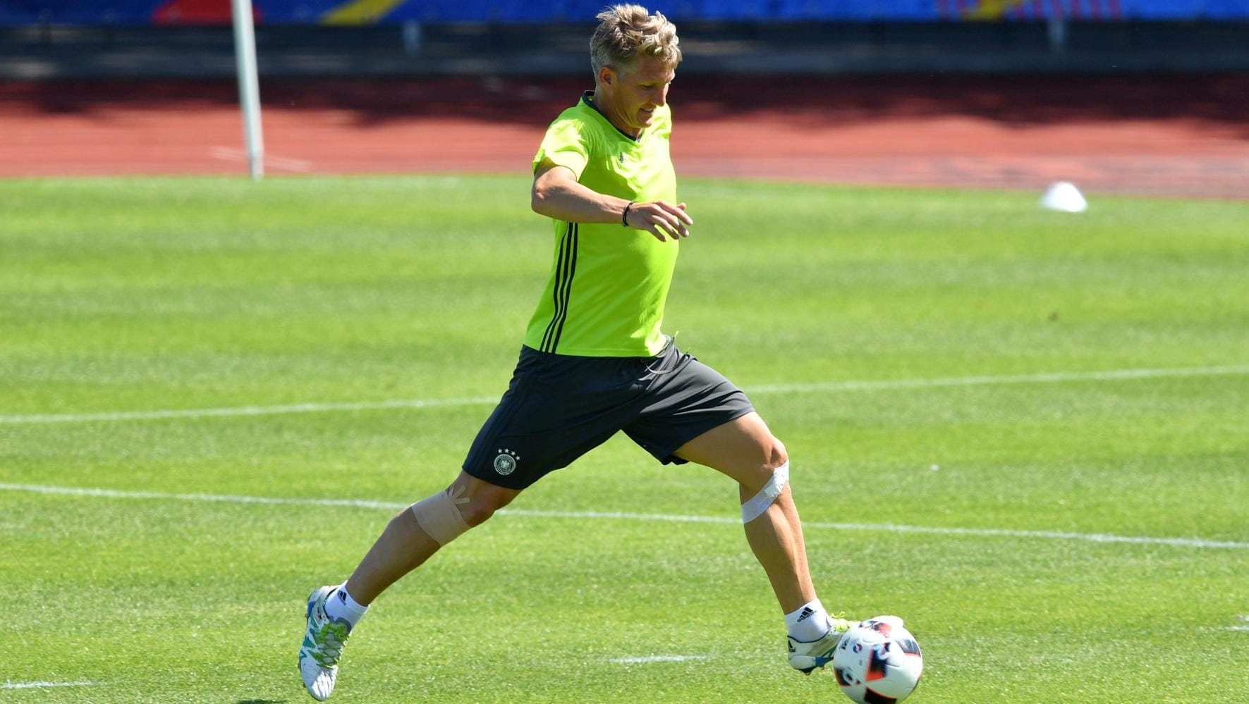 Meldete sich rechtzeitig zum EM-Halbfinale gegen Frankreich fit: Bastian Schweinsteiger. Meldete sich rechtzeitig zum EM-Halbfinale gegen Frankreich fit: Bastian Schweinsteiger.