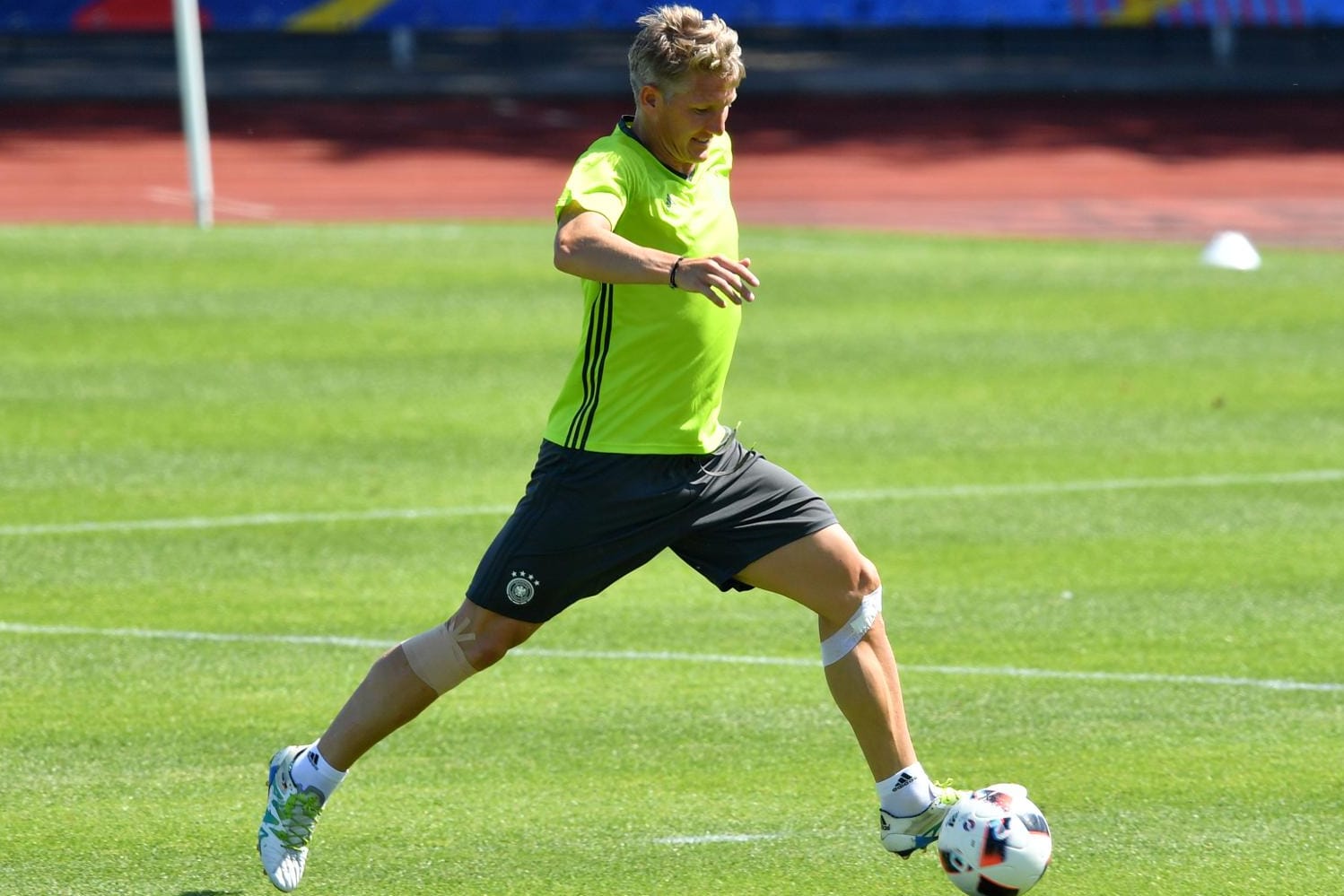 Meldete sich rechtzeitig zum EM-Halbfinale gegen Frankreich fit: Bastian Schweinsteiger.