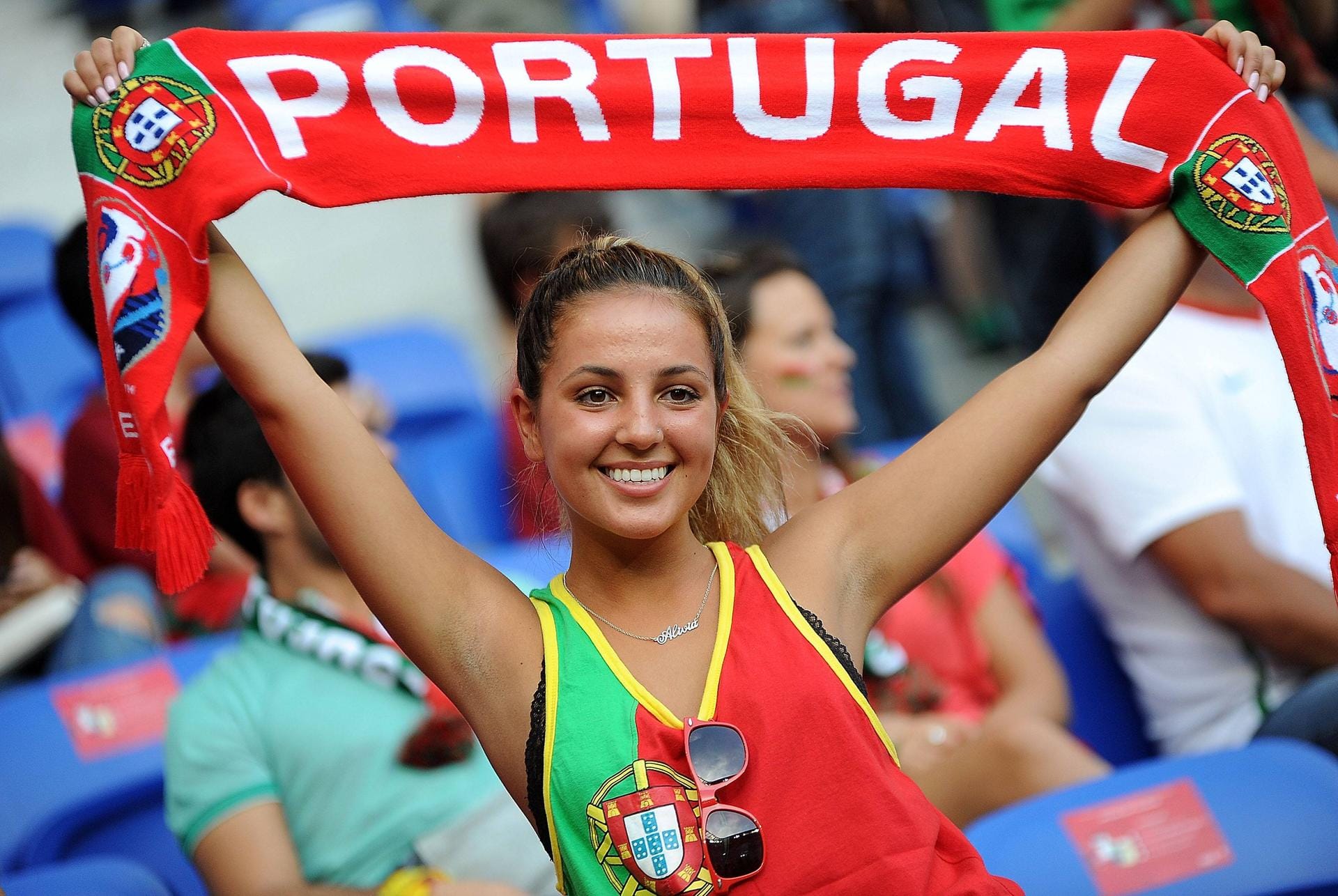 Da lacht das Herz: Klar, für wen das Herz dieser Portugiesin schlägt.