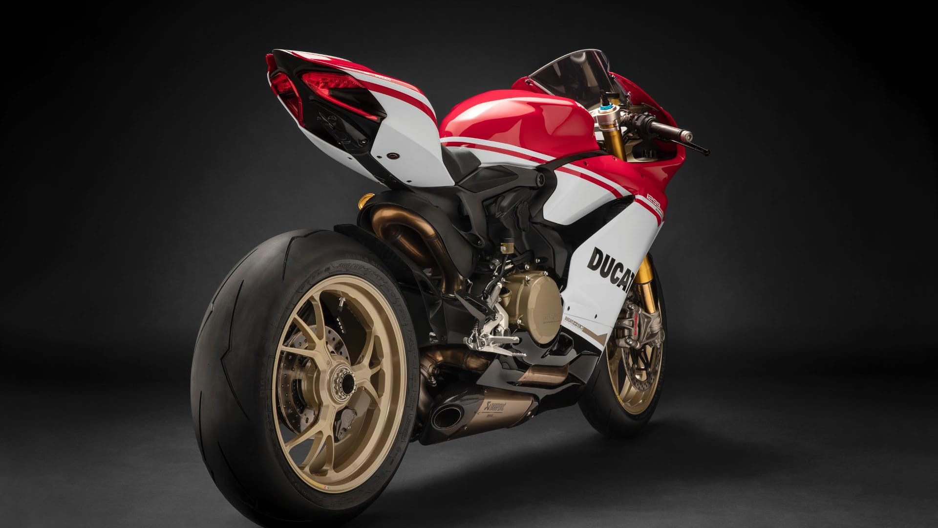 Mit verfeinerter Regelelektronik und Racing-Kit soll die Ducati 1299 Panigale S Anniversario noch schneller auf der Rennstrecke sein als die normale Panigale S. Fast 30.000 Euro kostet das neue Bike.