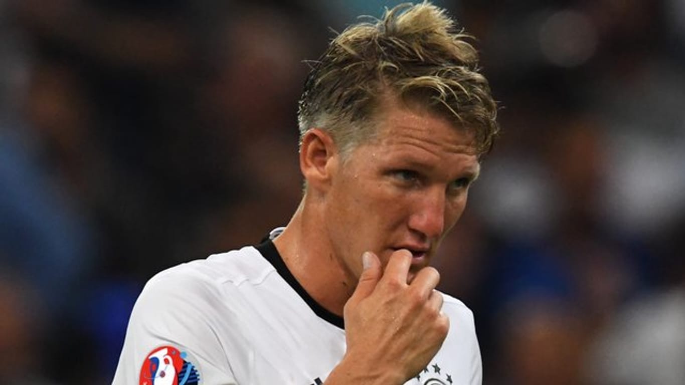 Bastian Schweinsteiger hadert mit der Niederlage gegen Frankreich.
