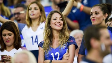Camille Sold ist die bildhübsche Verlobte von Frankreichs Mittelfeldspieler Morgan Schneiderlin. Die beiden sind erst seit letztem Jahr ein Paar. Schon 2017 soll aber geheiratet werden.