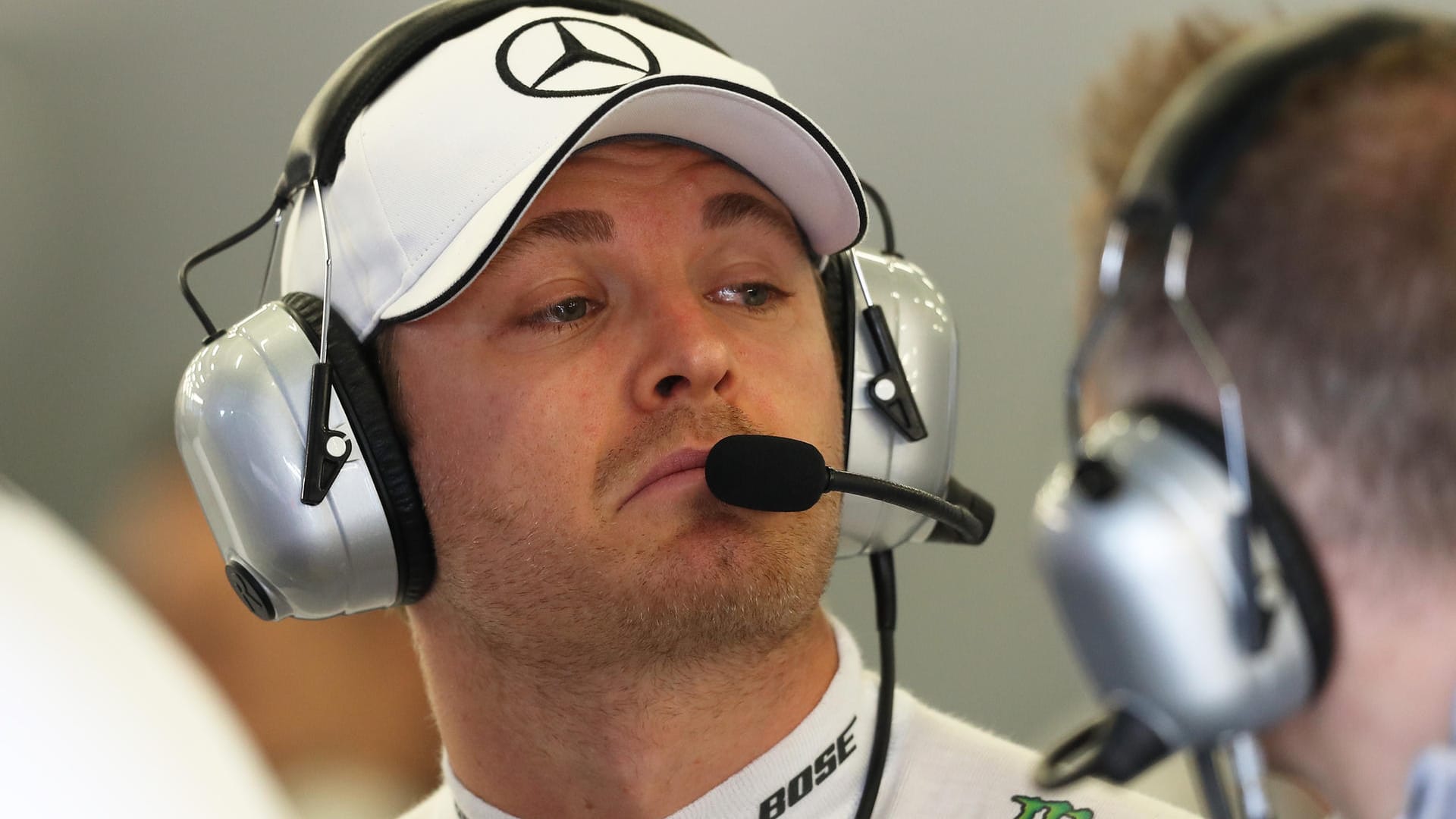 Enttäuschter Gesichtsausdruck: Nico Rosberg war im zweiten Training zum Zuschauen verdammt. Enttäuschter Gesichtsausdruck: Nico Rosberg war im zweiten Training zum Zuschauen verdammt.