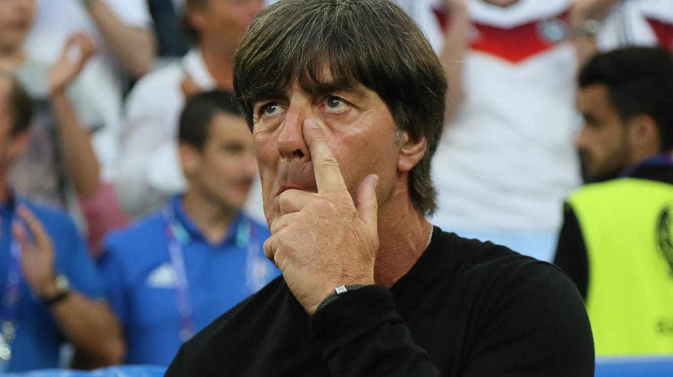 Bundestrainer Joachim Löw schied mit der DFB-Elf im EM-Halbfinale gegen Frankreich aus.