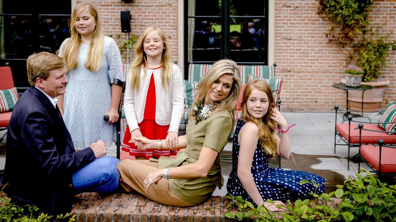 Die niederländische Königsfamilie: Willem-Alexander, Amalia, Ariane, Maxima und Alexia.