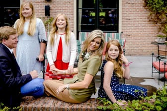 Die niederländische Königsfamilie: Willem-Alexander, Amalia, Ariane, Maxima und Alexia.