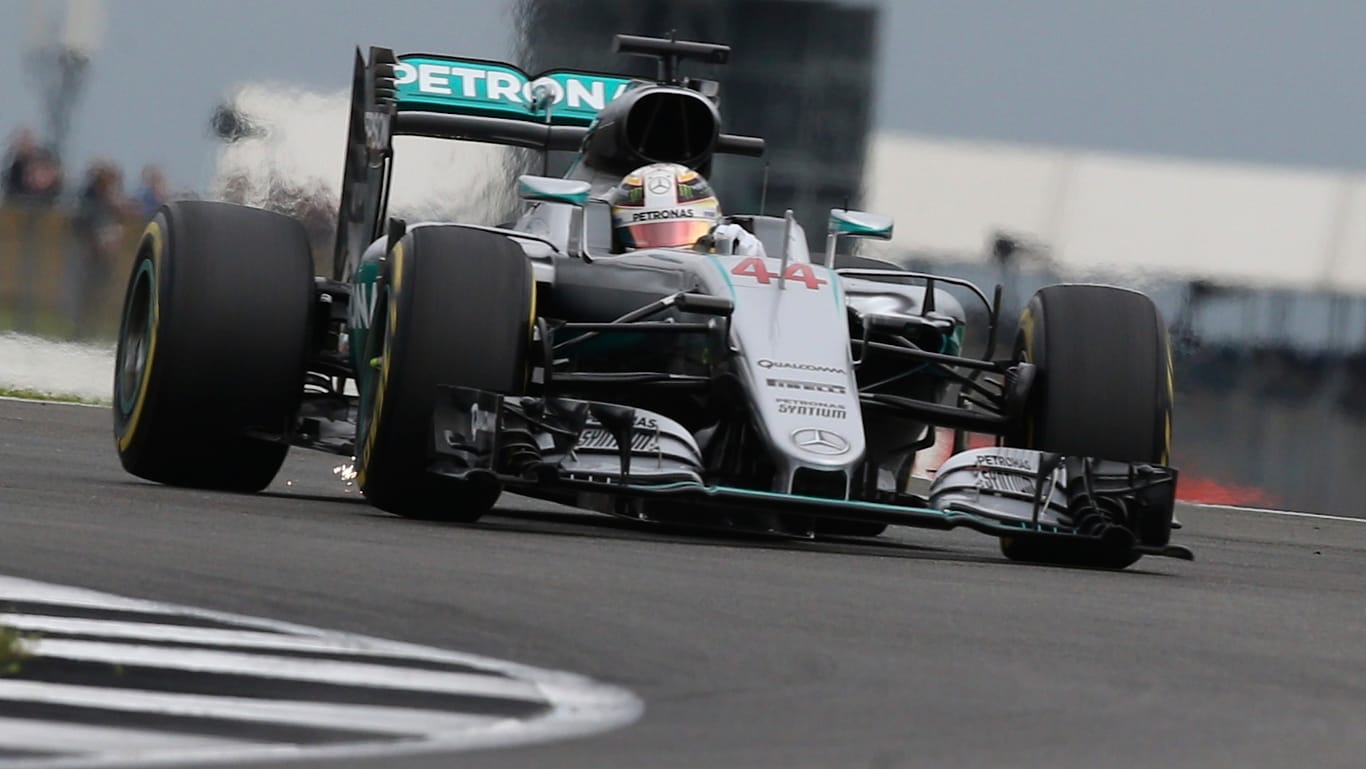 Lewis Hamilton dreht im Qualifying zum GP von Großbritannien in Silverstone die schnellste Runde.