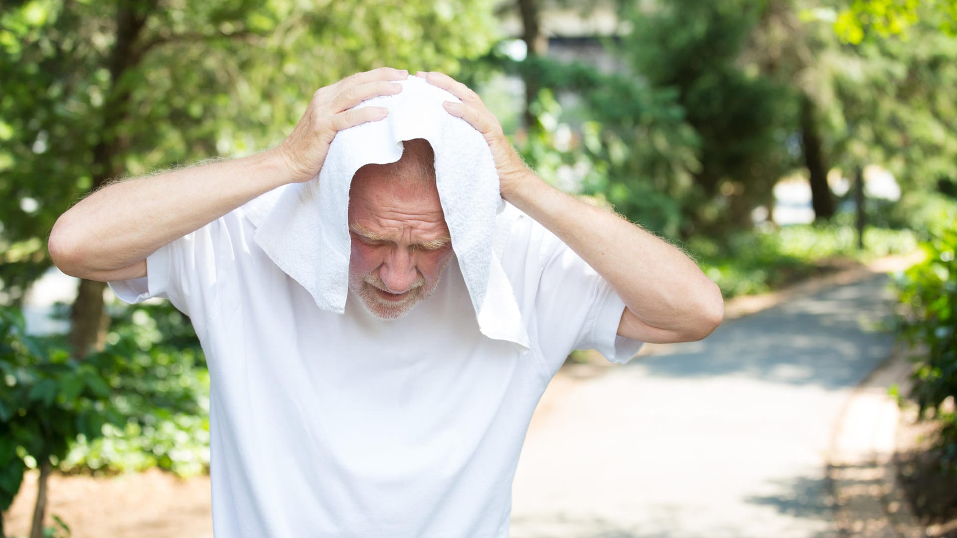 Hohe Temperaturen belasten den Kreislauf erheblich - auch bei gesunden Menschen. Für Herzpatienten sind sie jedoch besonders gefährlich.