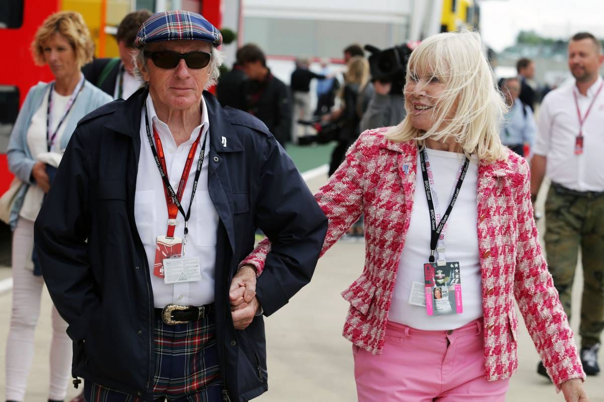 Die lebende Rennlegende Sir Jackie Stewart gibt sich mit seiner Frau Helen die Ehre.