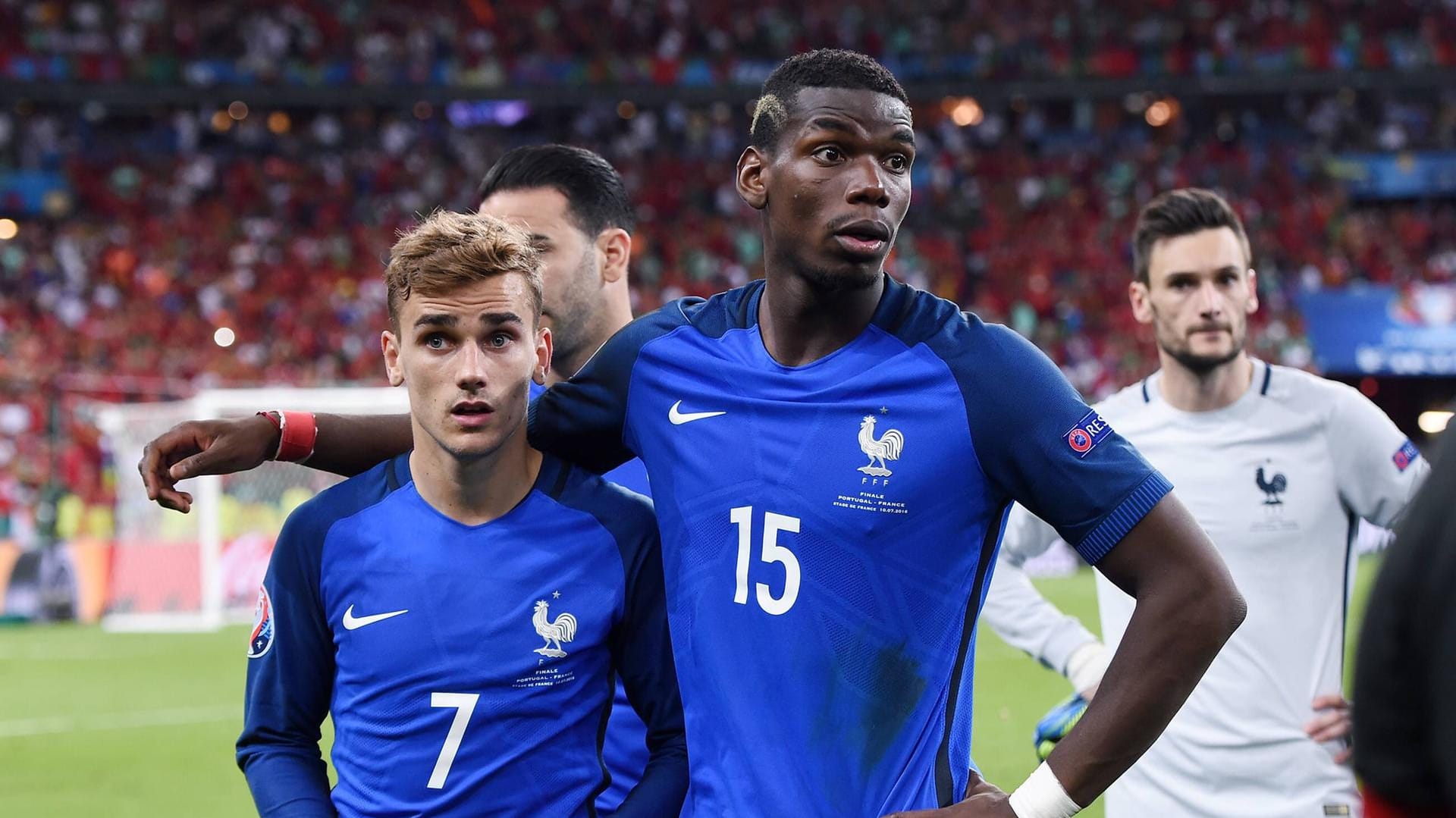 Antoine Griezmann und Paul Pogba können die Niederlage kaum fassen.