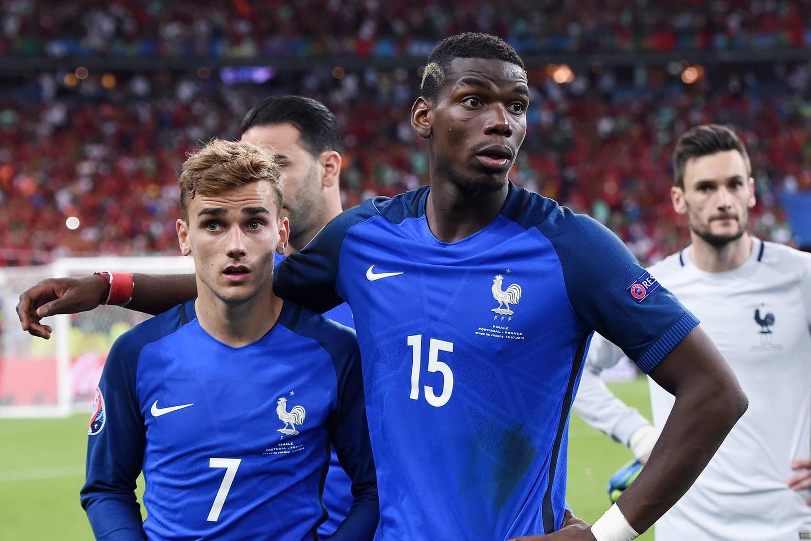 Antoine Griezmann und Paul Pogba können die Niederlage kaum fassen.