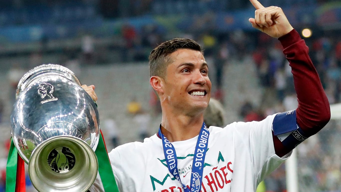 Highlight einer außergewöhnlichen Karriere: Cristiano Ronaldo ist endlich Europameister.