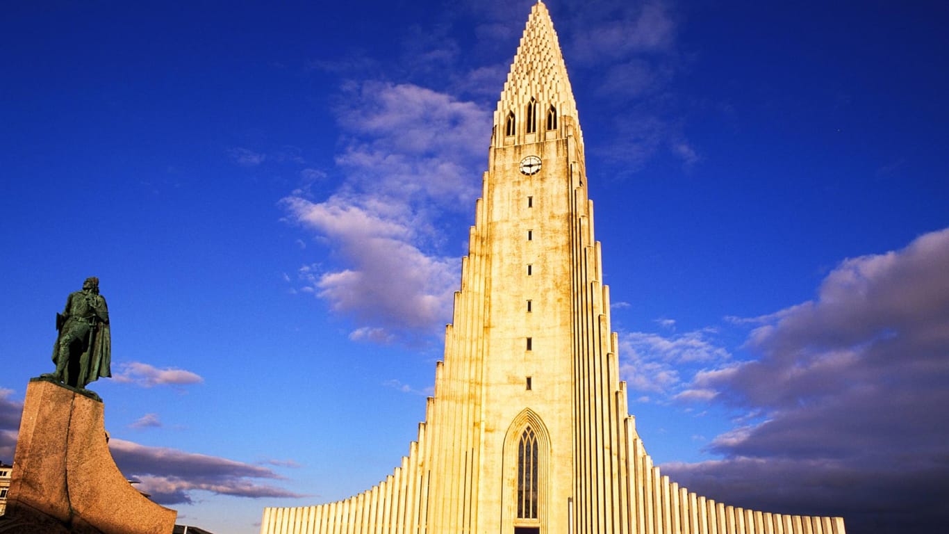 Das höchste Gebäude Islands ist die Hallgrims Kirche in Reykjavik.