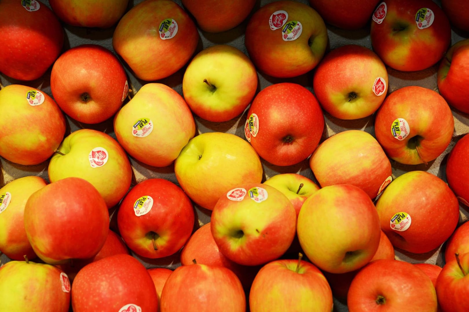 Die Apfelsorte Cripps Pink steht unter Markenschutz und darf nur als "Pink Lady" vertrieben werden.