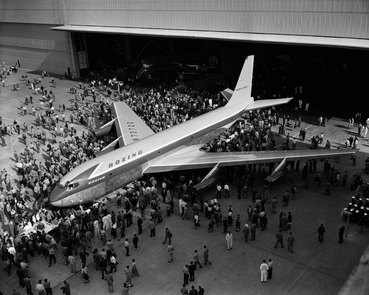 Vor allem mit seinem Passagiermaschinen prägte Boeing nach dem Zweiten Weltkrieg die zivile Luftfahrt. Die Boeing 707 war eines der ersten Passagierflieger mit Düsenantrieb.