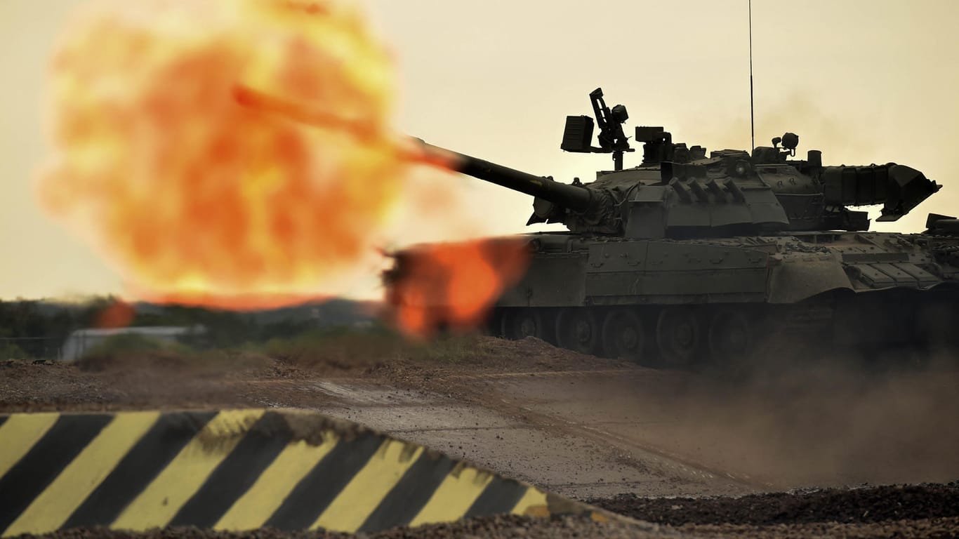 Kanonendonner statt "Säbelrasseln": russischer Panzer bei einem Manöver.