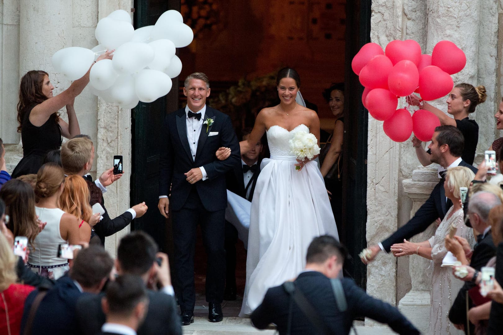 Sie haben "Ja" gesagt: Am 13. Juli 2016 hat Bastian Schweinsteiger in Venedig Ana Ivanovic kirchlich geheiratet.