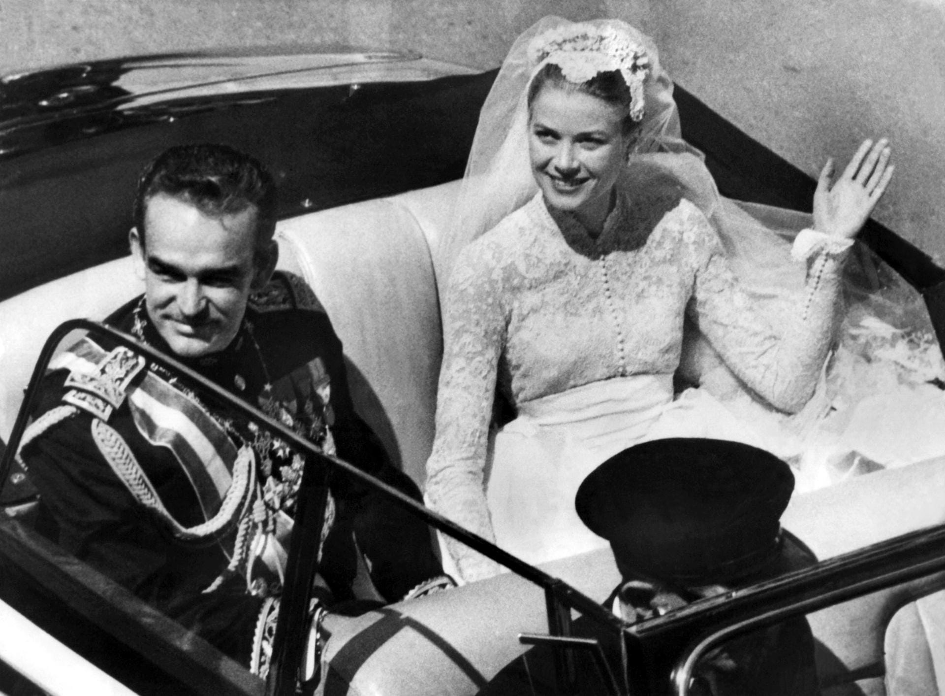 Eine echte Märchenhochzeit fand 1956 in Monaco statt: Fürst Rainier III. ehelichte Hollywood-Star Grace Kelly, die fortan den Namen Gracia Patricia trug. Die beiden hatten sich ein Jahr zuvor bei den Filmfestspielen in Cannes kennengelernt - und schon bald ineinander verliebt.