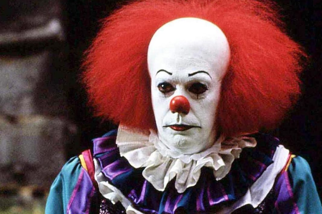 Tim Curry als Pennywise in "Es" aus dem Jahr 1990.