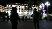 Attentat in Nizza: Soldaten riegeln den Ort des Geschehens ab.