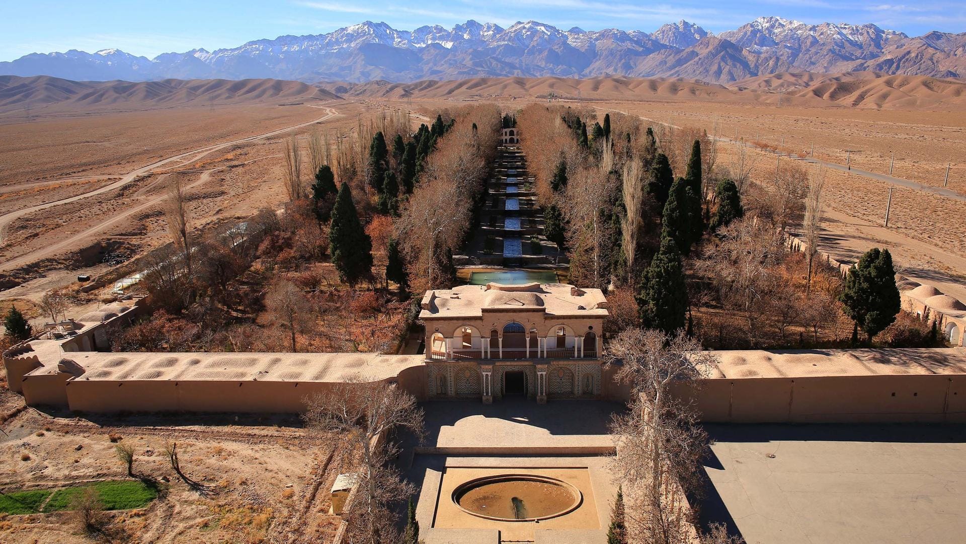 Die Bagh-e Shahzadeh-Gärten in Mahan im Iran. Sie sind ein Beispiel für das nominierte historische Qanat-Bewässerungssystem.