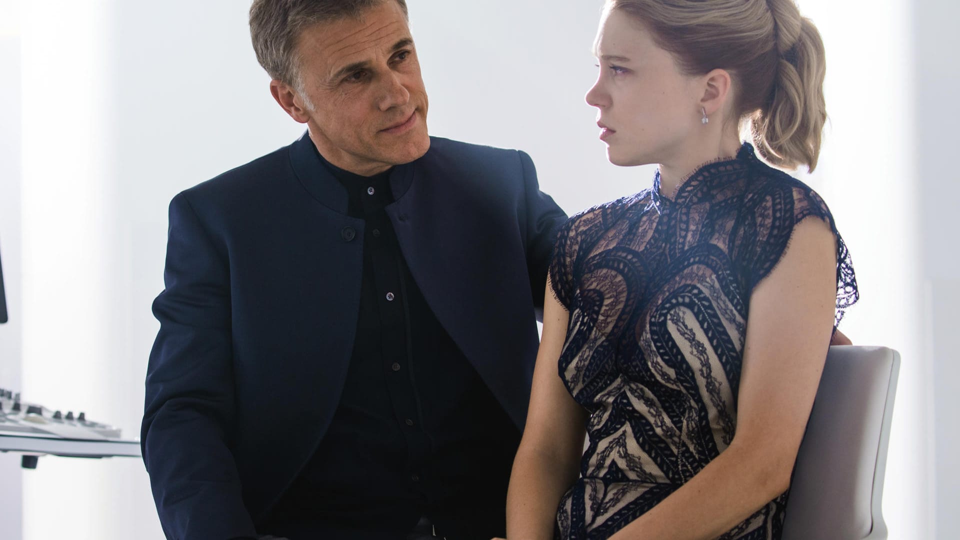 Christoph Waltz als Oberhauser alias Blofeld und Lea Seydoux als Madeleine Swann in einer Szene des Kinofilms "Spectre".