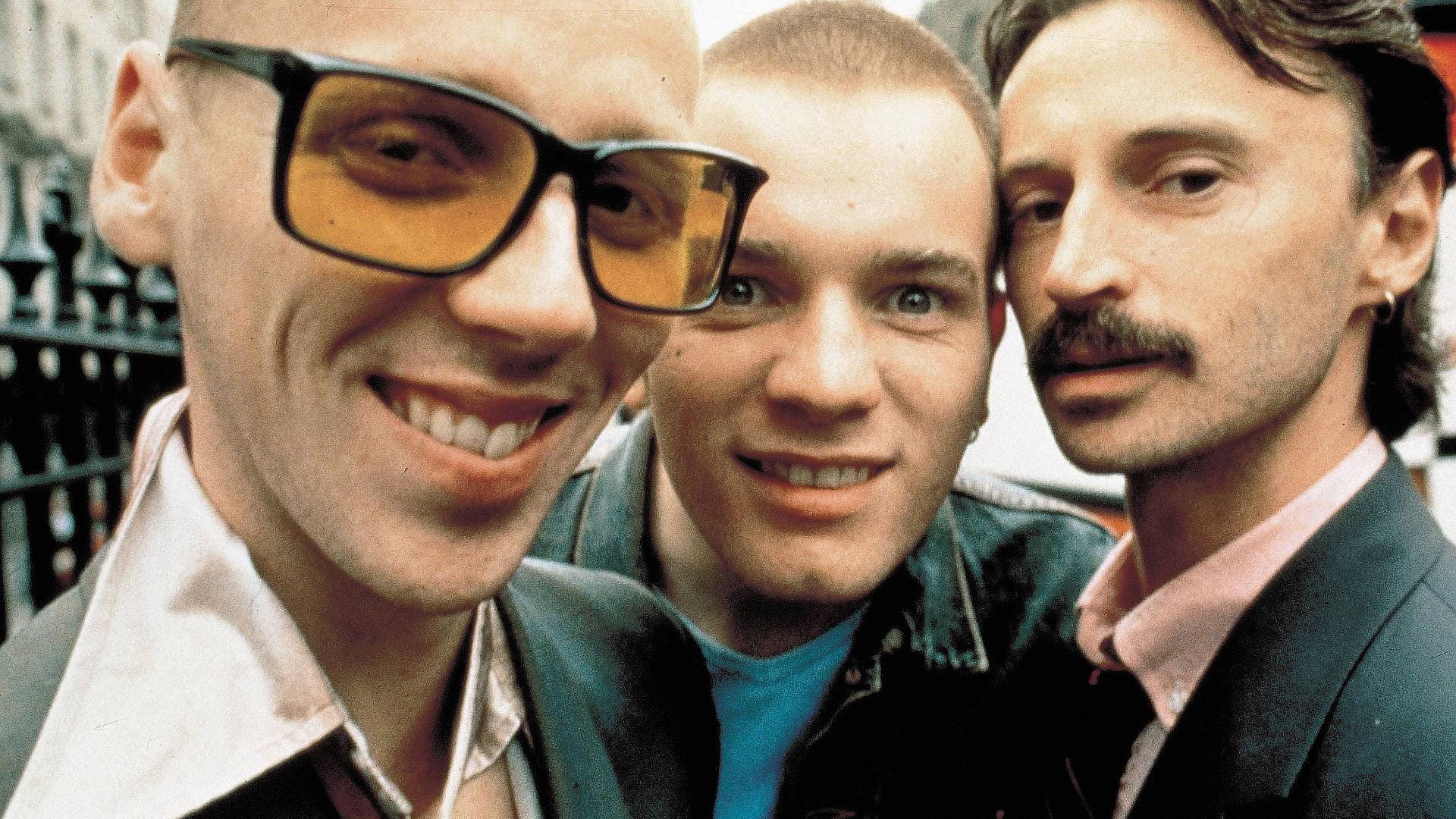 Bitte recht freundlich (v.l.): Spud (Ewen Bremner), Renton (Ewan McGregorr) und Begbie (Robert Carlyle).